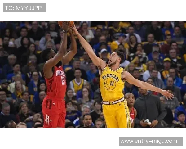 勇士与黄蜂比赛裁判报告分析揭示争议判罚与比赛影响因素 勇士与黄蜂比赛裁判报告分析揭示争议判罚与比赛影响因素